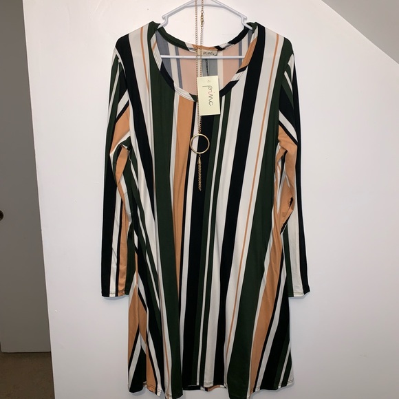 ❌Sold❌Dress - Picture 2 of 2